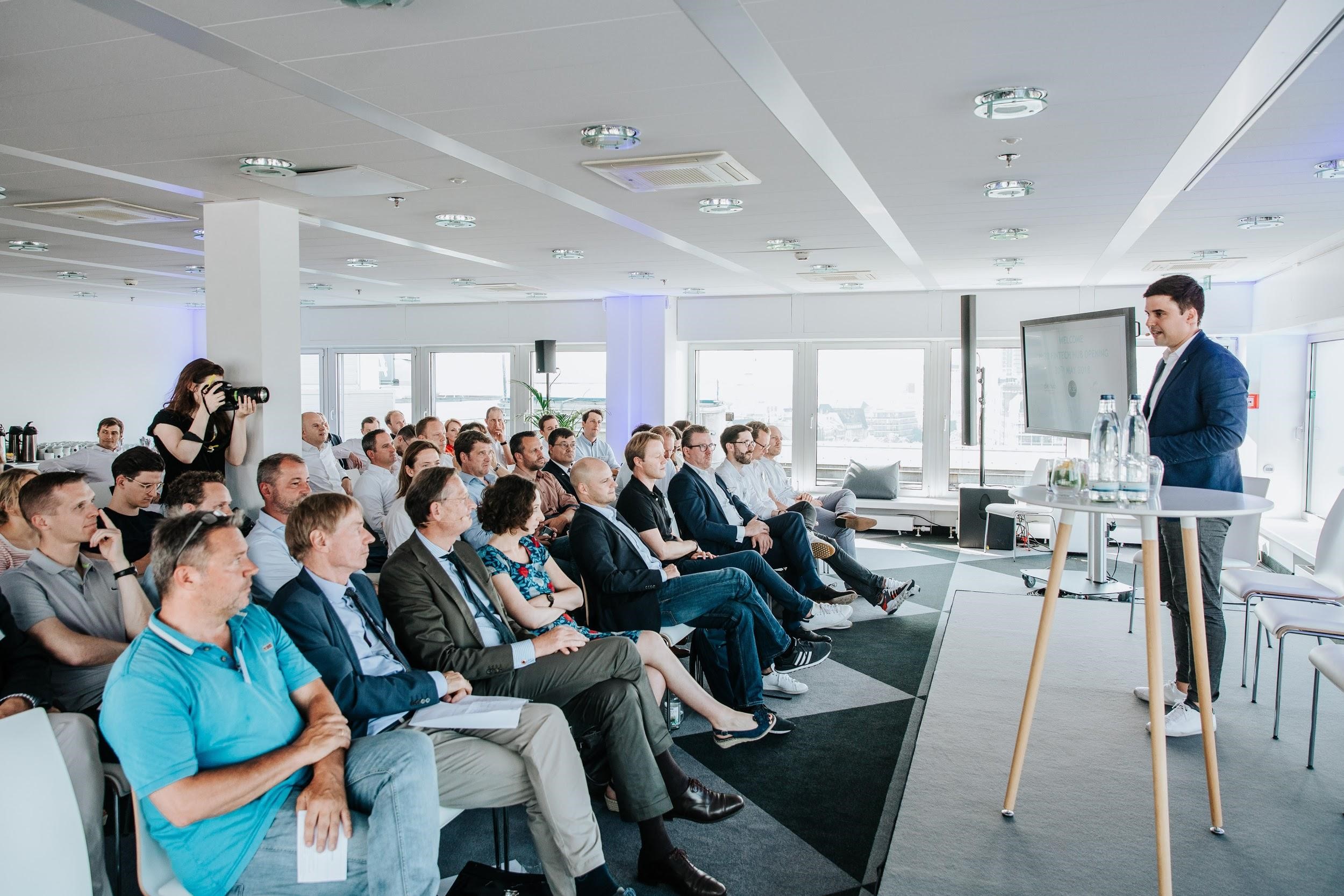 Fintech Hub H:32 eröffnet – Zalando und PAIR Finance gemeinsam auf der Bühne